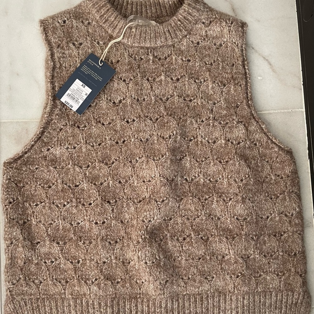 NWT Universal Thread Sweater Vest